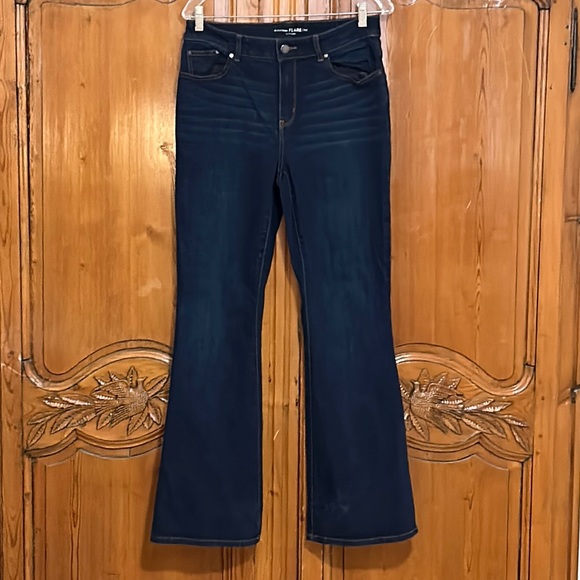 Chico’s Platinum Flare 0.5 - Picture 1 of 9